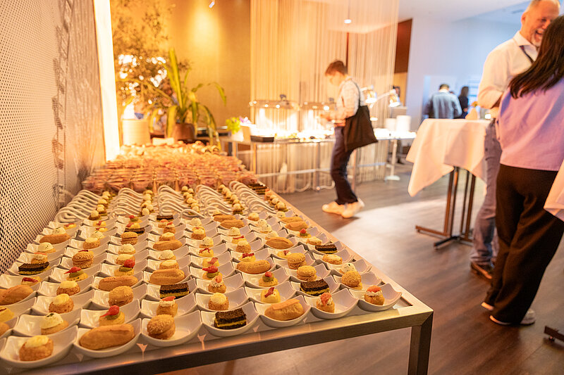 A buffet with various foods and drinks, ready for guests to eat and drink.